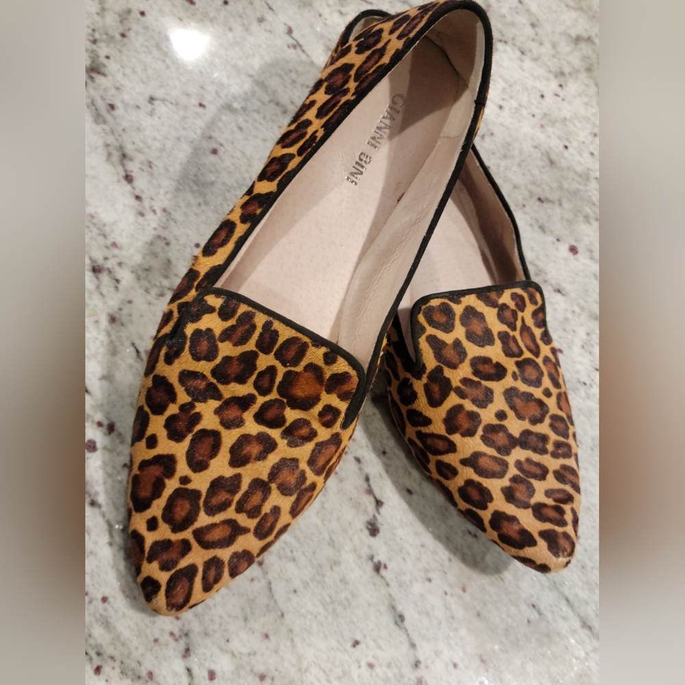Gianni Bini Leather Leopard Print Pointed Toe Loafers Women's SZ 8.5